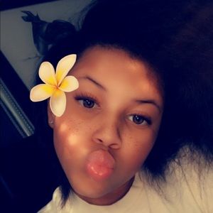 Meet your Posher, Kamari